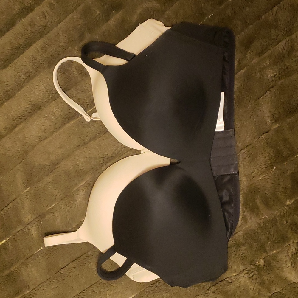 Cacique Simply Wire Free Plunge Set of Two Bras